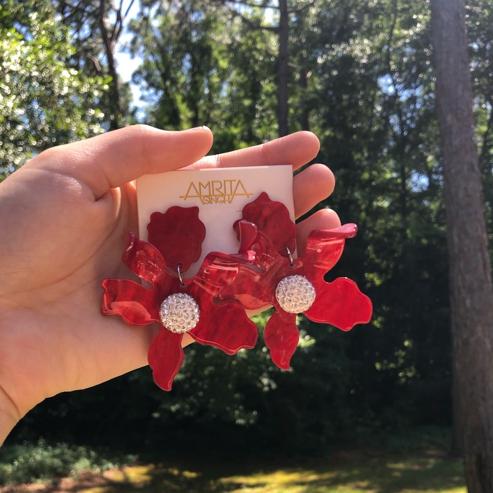 NWT AMRITA SINGH RUBY RED RESIN FLOWERS EARRINGS as23